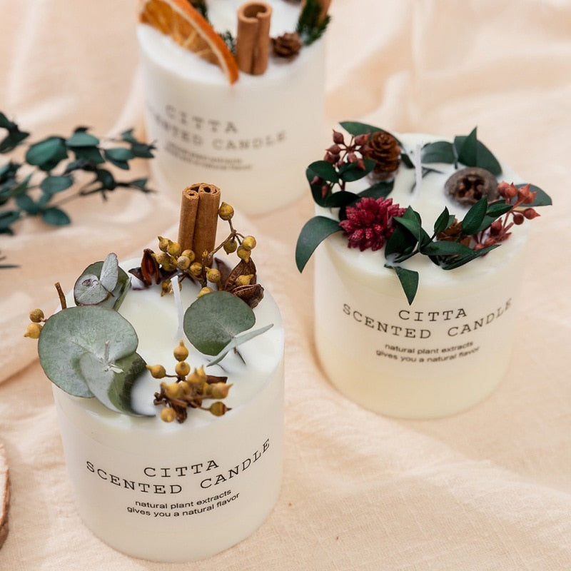 Natural soy wax candles: captivating scents and creative design for a romantic atmosphere